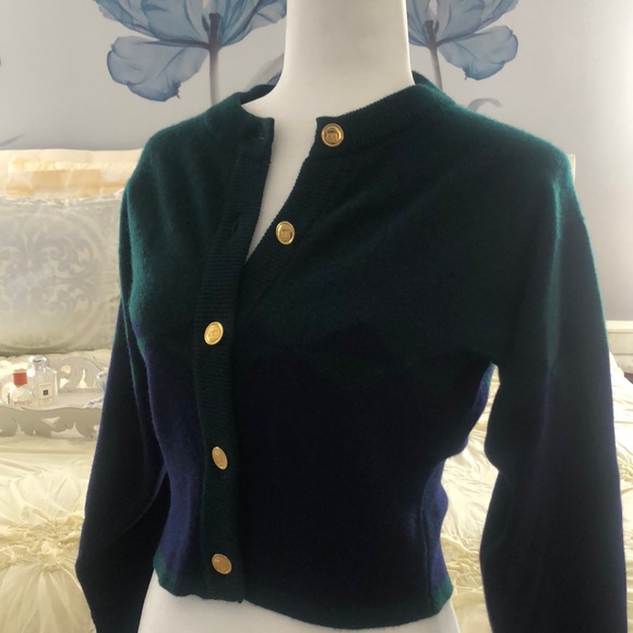 CHANEL Cashmere - Picture 1 of 15